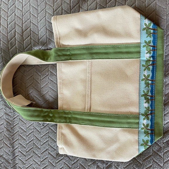 G H Bass Cream and Green Small Purse - Picture 2 of 9